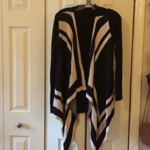 Black/tan cotton/acrylic sweater Gotta go!  🤑 Bundle and save!!!